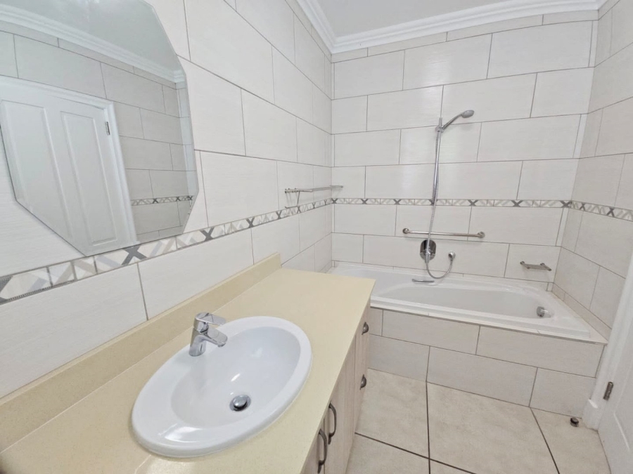 4 Bedroom Property for Sale in Sedgefield Central Western Cape